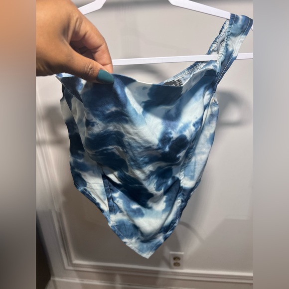 DREAMY CROP TOP // PRETTYLITTLETHING // size US6💙 - Picture 4 of 7